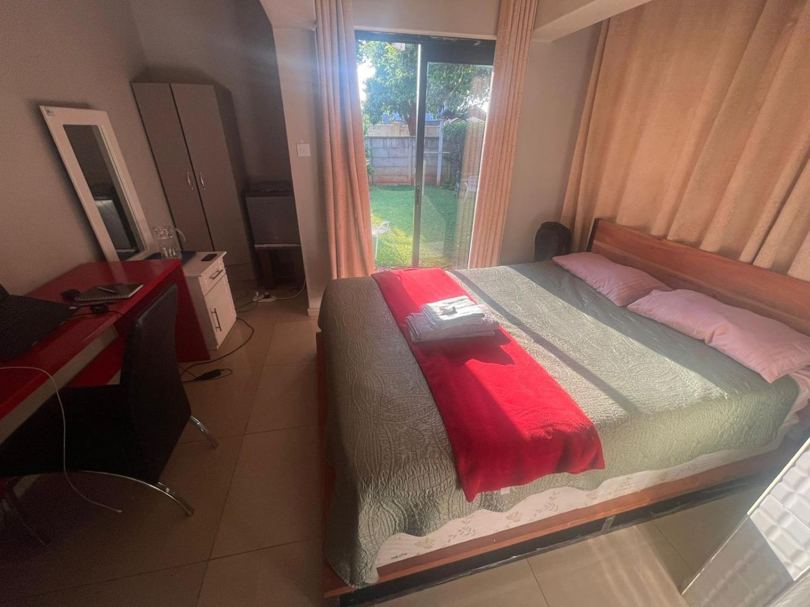 The Hawks Bed And Breakfast ฮาราเร ภายนอก รูปภาพ